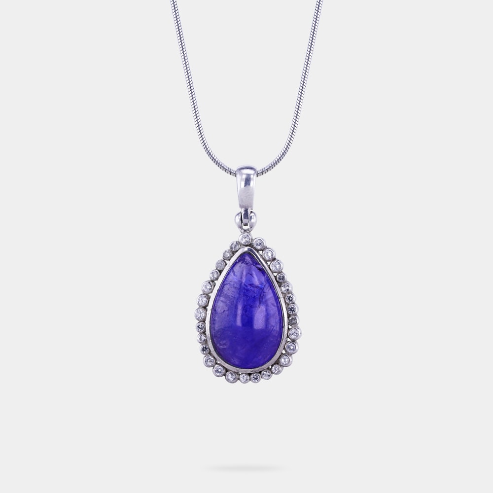 A pendant made of Tanzanite stone